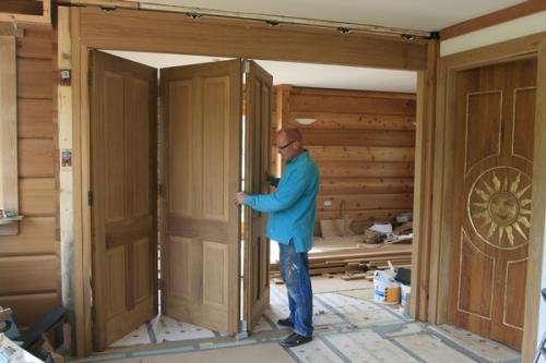 Установка дверей на роликах. Как сделать двери на роликах своими руками