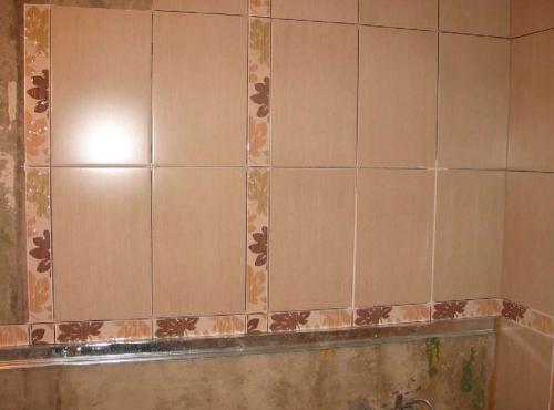 Как правильно класть плитку на стены. Затирание швов 01