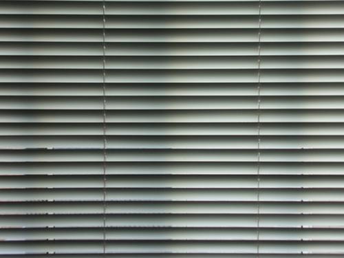 Монтаж горизонтальных жалюзи на пластиковые окна своими руками. Как установить горизонтальные жалюзи 06 Монтаж горизонтальных жалюзи на пластиковые окна своими руками. Как установить горизонтальные жалюзи 06