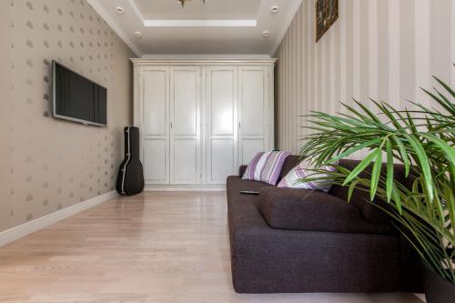 Как скомбинировать обои в зале. И другие