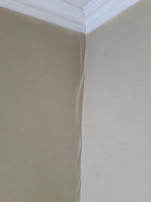 Почему бумажные обои морщатся. Если обои сморщились и повисли в углу. Что делать?