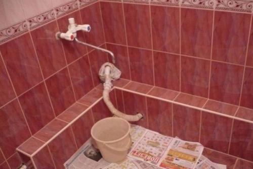 Как правильно положить плитку в туалете. Процесс монтажа изделия в комнате для гигиены