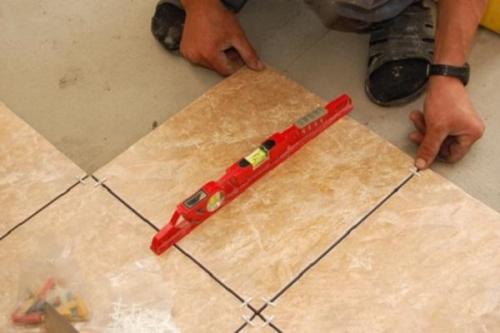 Как правильно положить плитку в туалете. Процесс монтажа изделия в комнате для гигиены