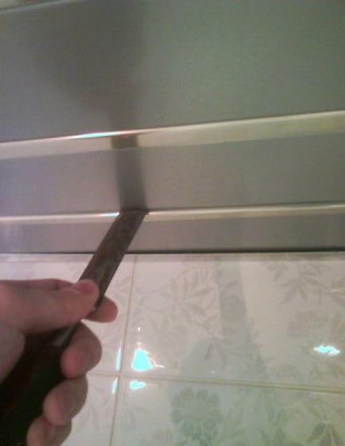 Как разобрать потолок из пластиковых панелей. Этапы работы