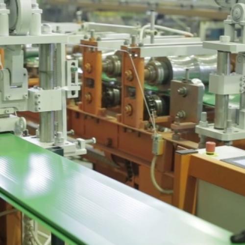 Как установить пластиковые панели на потолок. Сильные и слабые стороны 08