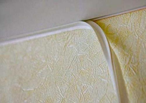 Как клеить потолочный плинтус к натяжному потолку. Почему нельзя клеить плинтусы к натяжному потолку