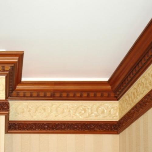 Как клеить плинтуса на потолок. Как клеить потолочный плинтус шпаклёвкой 30