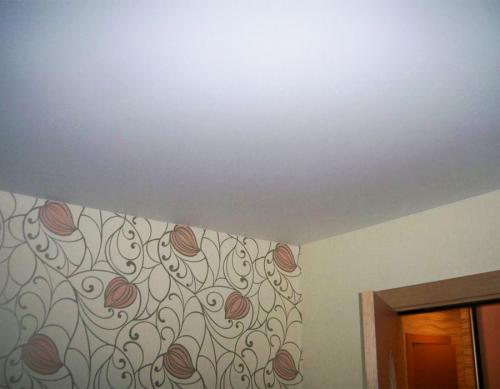 Как клеить потолочный плинтус к натяжному потолку. Почему нельзя клеить плинтусы к натяжному потолку