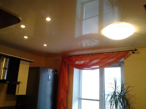 Виды натяжных потолков для кухни. Натяжной потолок на кухне