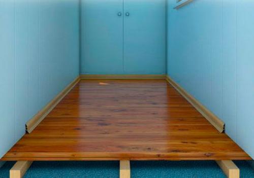 Чем покрыть деревянный пол на балконе. Чем покрыть деревянный пол в доме, на даче, в гараже, на балконе