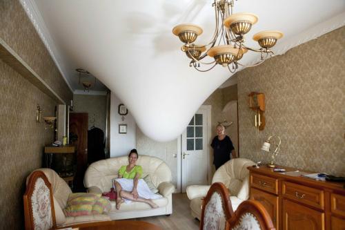 Натяжной потолок своими руками форум. Неприятная правда про натяжные потолки. Несколько поводов задуматься о целесообразности их применения у себя дома.