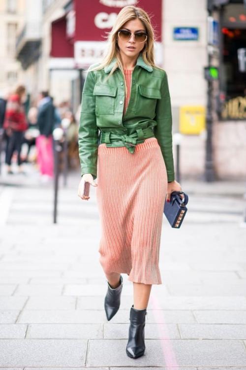 С каким цветом сочетается розовый. Можно ли сочетать розовый и зеленый? Ищем ответ в образах модных блогеров