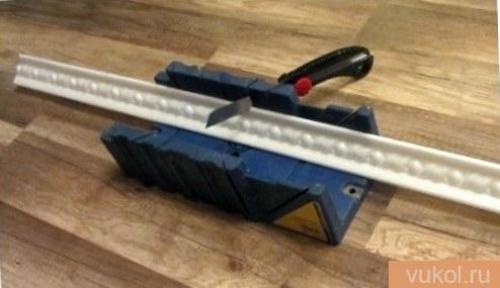 Как сделать углы на потолочных плинтусах. С использованием стусла 07 Как сделать углы на потолочных плинтусах. С использованием стусла 07