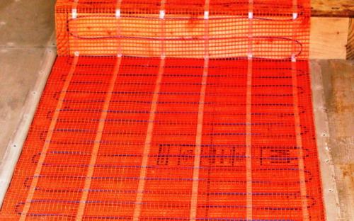 Монтаж електричної теплої підлоги відео. Электрический теплый пол своими руками 03 Монтаж електричної теплої підлоги відео. Электрический теплый пол своими руками 03