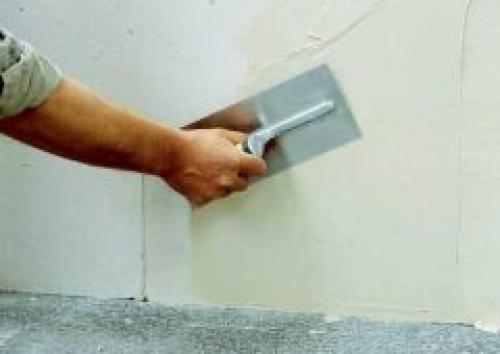 Сколько раз шпаклевать стены под обои. Технология шпаклевания стен под обои