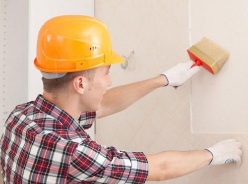 Нужно ли мазать клеем флизелиновые обои?