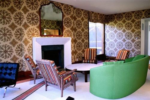 Варианты отделки стен обоями. Отделка стен обоями — фото идеи яркого и гармоничного сочетания в интерьере