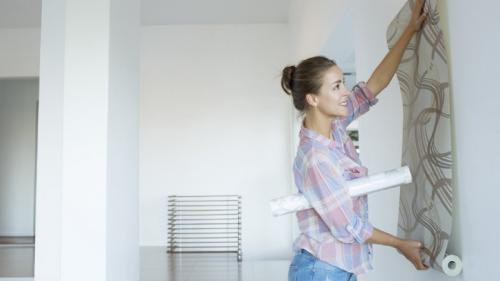 Интересная поклейка обоев. Поклейка обоев: 113 фото, как поклеить своими руками быстро и качественно