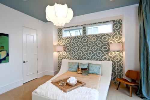 Как скомбинировать обои в спальне. Обои для спальни в зависимости от стиля