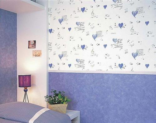 Как поклеить обои двух видов. Зачем используют в зале сочетание обоев двух цветов 13