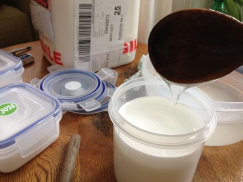 Интересная поклейка обоев. Поклейка обоев: 113 фото, как поклеить своими руками быстро и качественно