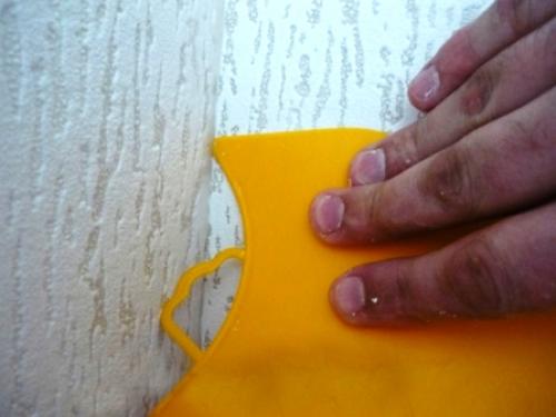 Как клеить флизелиновые обои под покраску.   Как начать клеить обои под покраску на флизелиновой основе