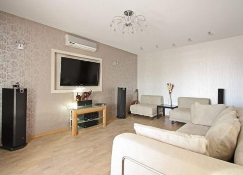 Как модно клеить обои в зале. Подобрать обои в зал: фото-примеры удачного оформления