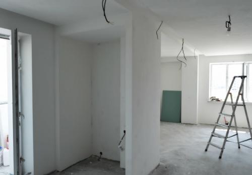 Как шпаклевать неровные стены. Для чего нужно шпаклевать стены?