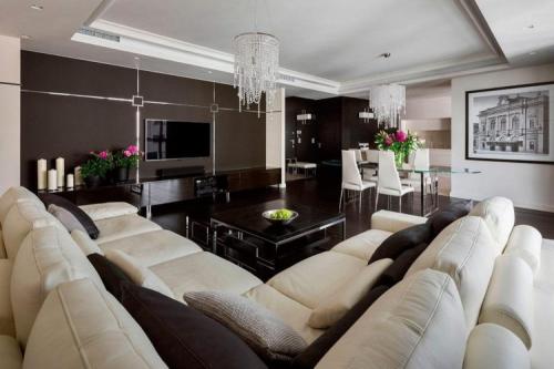 Сочетание коричневого и зеленого в интерьере. Коричневый и белый или бежевый