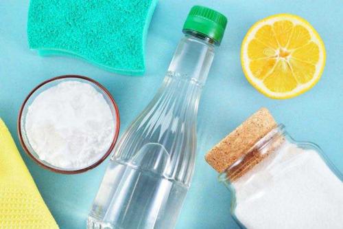 Как убрать запах из холодильника нашатырным спиртом. Как вымыть холодильник, чтобы запах ушел