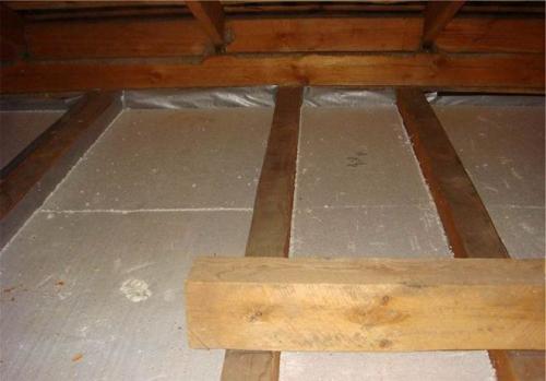 Чем утеплить потолок на чердаке. Выбор утеплителя