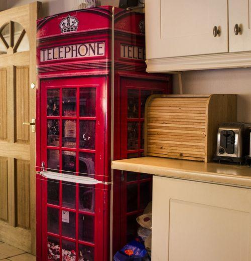 Можно ли обклеить холодильник самоклеющейся пленкой. Какая бывает пленка на холодильник: фото варианты