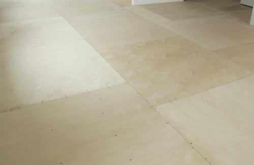 Выравнивание пола фанерой на старый пол. Выравнивание деревянного пола фанерой своими руками