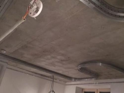 Монтаж подвесного потолка своими руками. Устанавливаем одноуровневый потолок по шагам 05 Монтаж подвесного потолка своими руками. Устанавливаем одноуровневый потолок по шагам 05