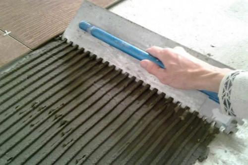 Как положить плитку в ванной на пол. Как и что делать, чем работать