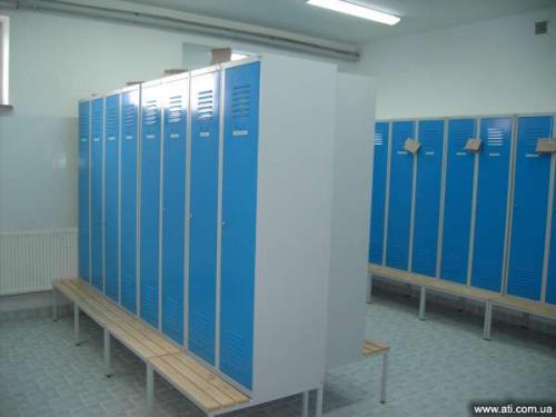 Шкафчик в раздевалку металлический. Преимущества и недостатки