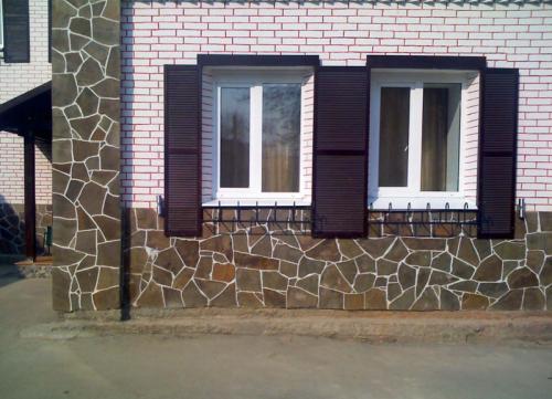 Как обшить цоколь дома. Чем отделать цоколь дома: от эксклюзивных до бюджетных вариантов с пошаговыми инструкциями