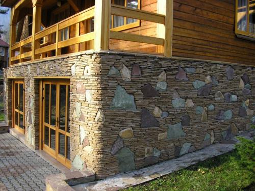 Как обшить цоколь дома. Чем отделать цоколь дома: от эксклюзивных до бюджетных вариантов с пошаговыми инструкциями