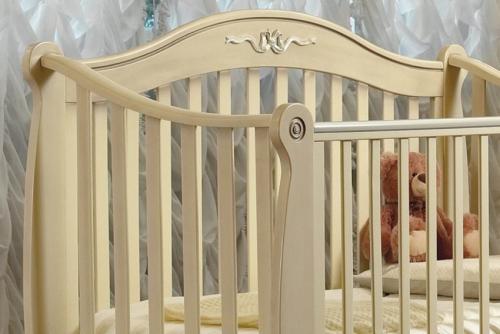Кроватка для новорожденного. Кроватки для новорожденных – выбираем безопасную и удобную кровать для малыша (110 фото)