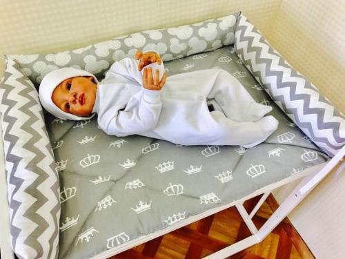 Пеленальный столик. 6 основных моделей пеленальных столиков для новорожденных, их плюсы и минусы