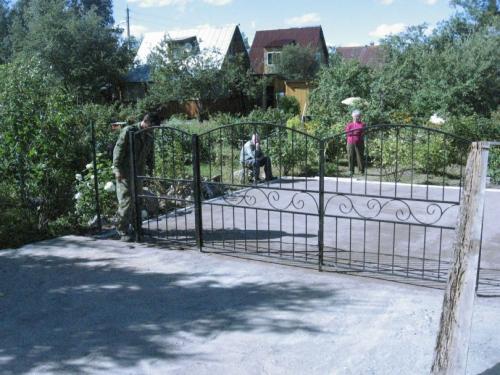 Въезд на участок с уклоном. Как сделать въезд на участок — этапы обустройства заезда, а также установление подпорных стенок! (фото и видео)