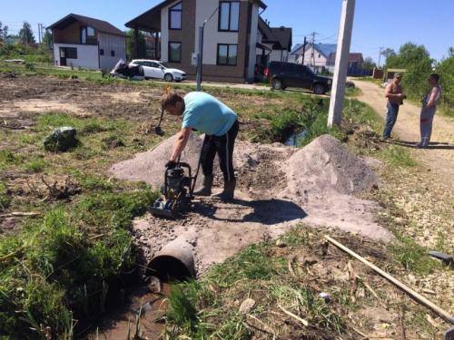 Въезд на участок с уклоном. Как сделать въезд на участок — этапы обустройства заезда, а также установление подпорных стенок! (фото и видео)