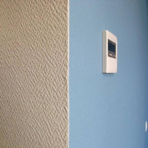 Чем покрыть стеклообои. Стеклообои —, что это такое и как с ними работать?