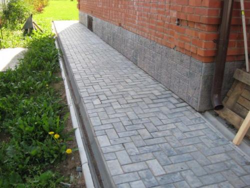 Красивая отмостка вокруг дома. Отмостка дома своими руками —, как сделать защита фундамента? Пошаговая инструкция (71 фото)