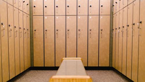 Шкафчик для раздевалки в спортзале. Варианты шкафов в раздевалки фитнес клубов, советы по выбору