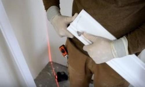 Как правильно обрезать плинтуса на потолок. С использованием стусла 07 Как правильно обрезать плинтуса на потолок. С использованием стусла 07