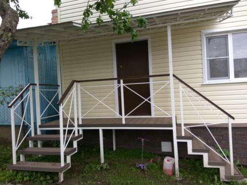 Металлическое крыльцо в частном доме. Крыльцо из металла