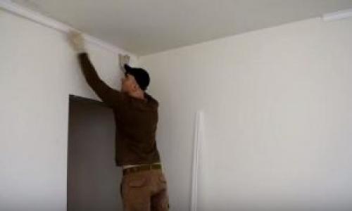 Как правильно обрезать плинтуса на потолок. С использованием стусла 09 Как правильно обрезать плинтуса на потолок. С использованием стусла 09