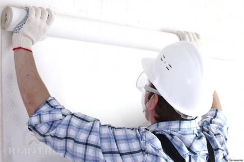 Как правильно красить стеклообои на потолке. Зачем клеить стеклообои на потолок и как это сделать правильно