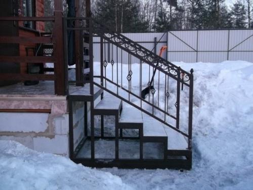 Металлическое крыльцо в частном доме. Крыльцо из металла